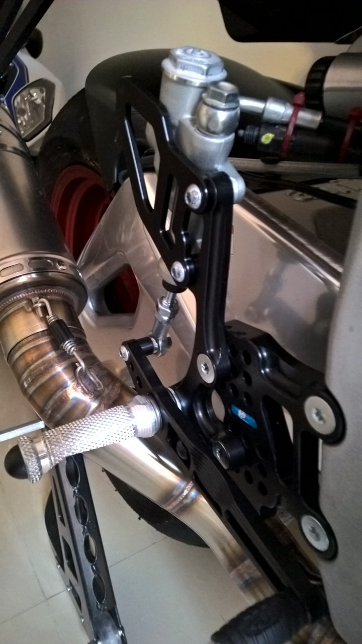 Fodhvilersæt - Fully adjustable rearset Aprilia RSV4 (Factory/R) APRC ABS (2013-2016)