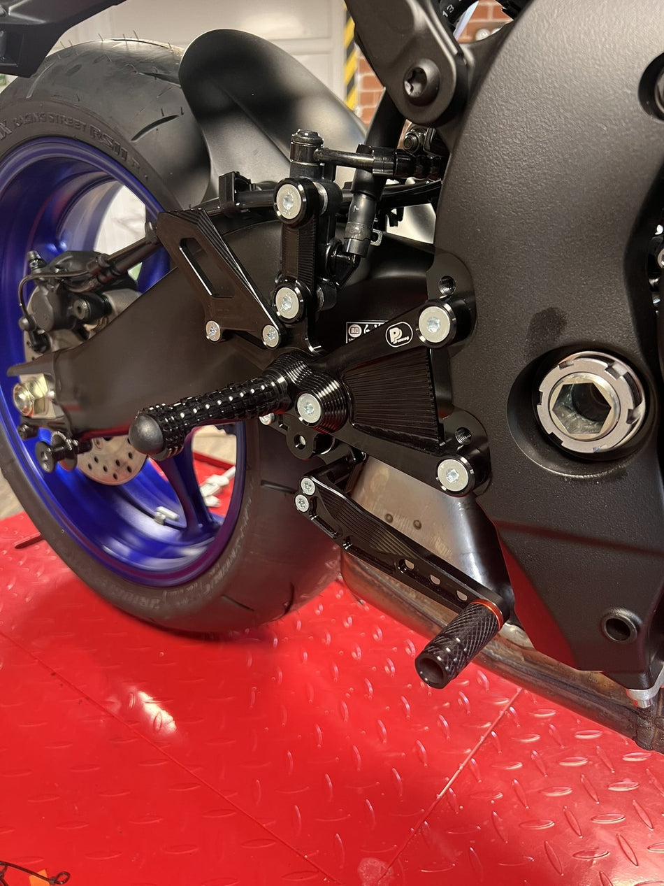 Yamaha R9 (2025–) rear set